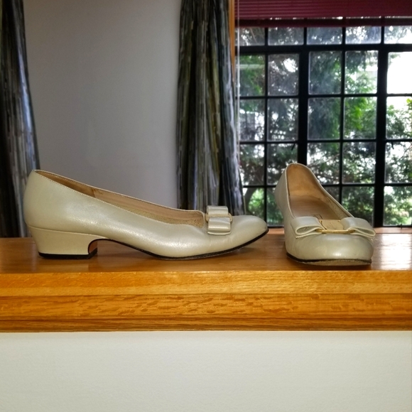 Salvatore Ferragamo Shoes - Salvatore Ferragamo Varina flats